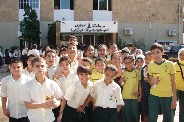 في مدرسة عائشة أم المؤمنين في صيدا...  مصدر الصور جريدة صيدا نت 