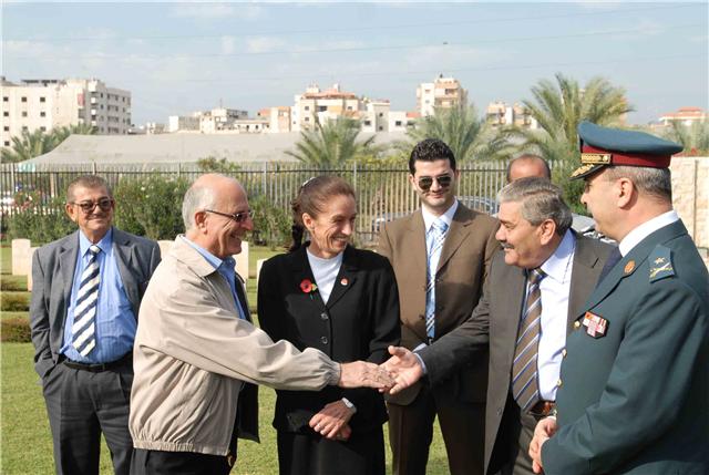 مراسم احياء الذكرى في حضور سفيرة أوستراليا في لبنان جاين دين وممثل قائد الجيش العميد مارون خريش، الملحق العسكري البريطاني جايلز تايلور والملحق العسكري الايطالي أنطونيو باتيللي ورئيس بلدية حارة صيدا سميح الزين وممثل عن بلدية صيدا  .